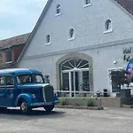 Le Filou Hotel *