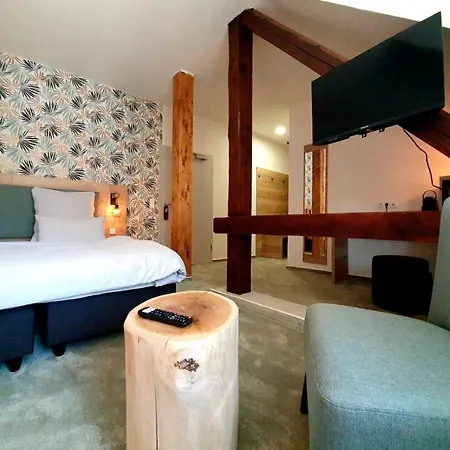 Le Filou Hotel *