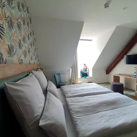 Le Filou Hotel *